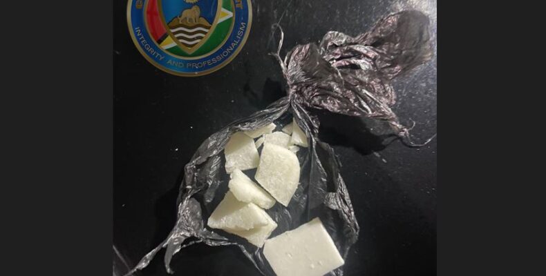 Several arrested after cocaine found in bus at Meer Zorgen